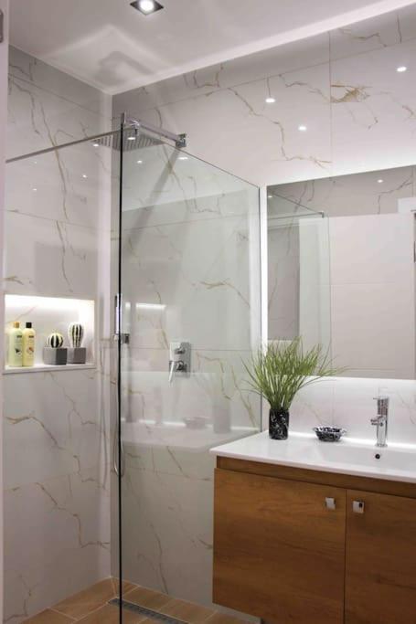 Center Thebeeapartment, Myslym Shyri Apartamento